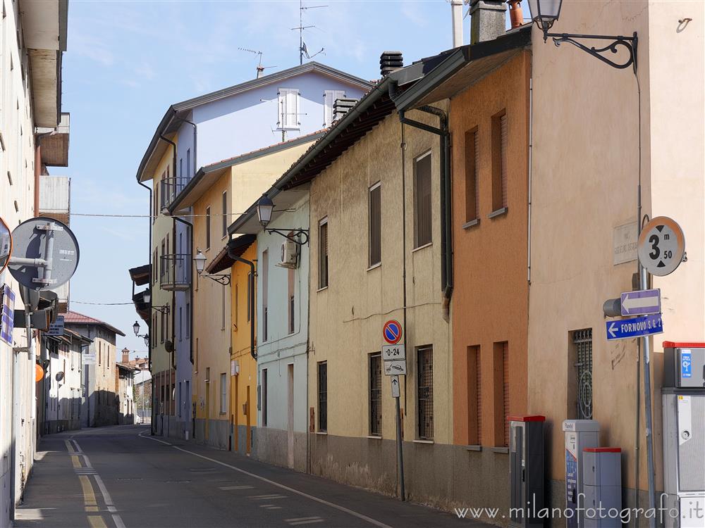 Caravaggio (Bergamo) - Una via del borgo - via Oberdan